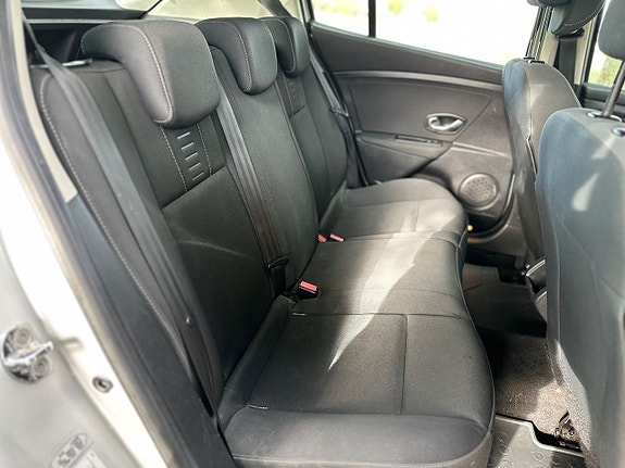 Renault Megane 12 of 16