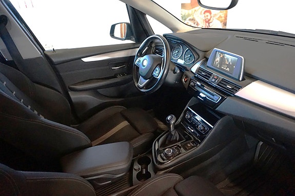 BMW 218i 9 of 27