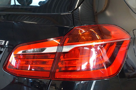 BMW 218i 6 of 27