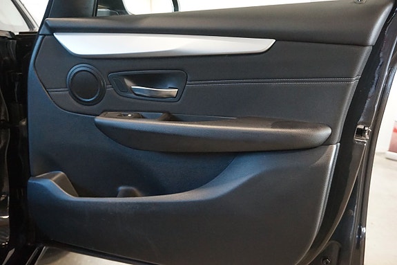BMW 218i 10 of 27
