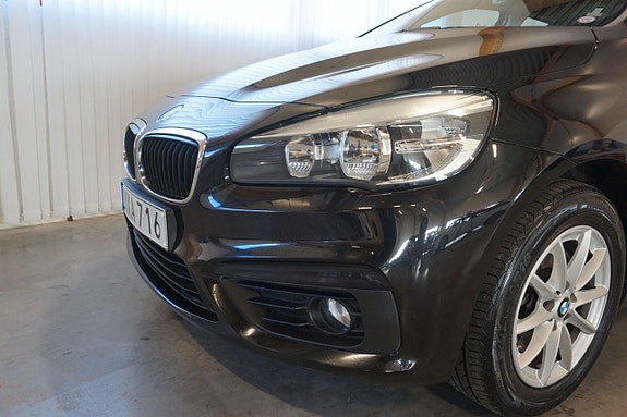 BMW 218i 3 of 5
