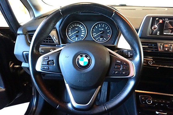 BMW 218i 17 of 27