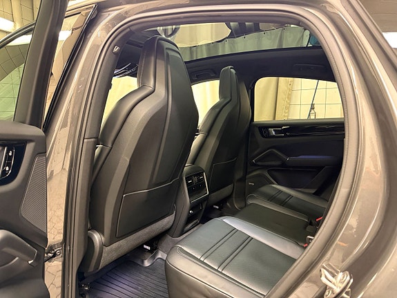 Porsche Cayenne Coupe 14 of 21