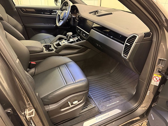 Porsche Cayenne Coupe 18 of 21