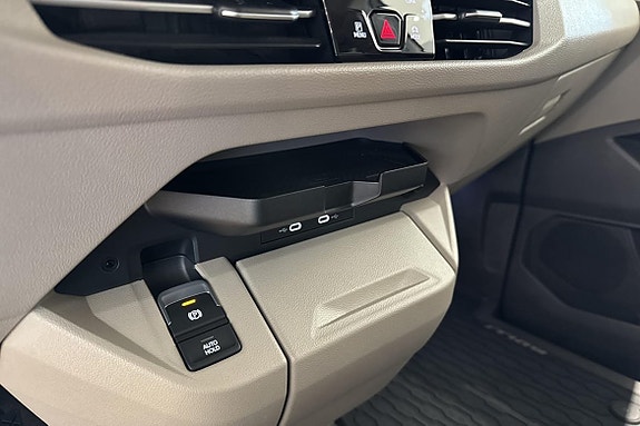 Volkswagen Multivan 16 of 19