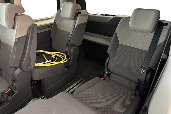 Volkswagen Multivan 7 of 19