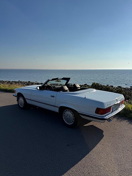 Mercedes-Benz 420 SL 3 of 5