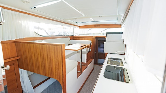 Delta 340 SW | 2x Volvo Penta D4-320 DPI 25 of 30