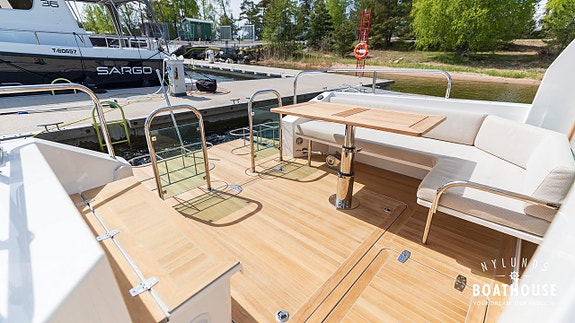 Delta 340 SW | 2x Volvo Penta D4-320 DPI 8 of 30