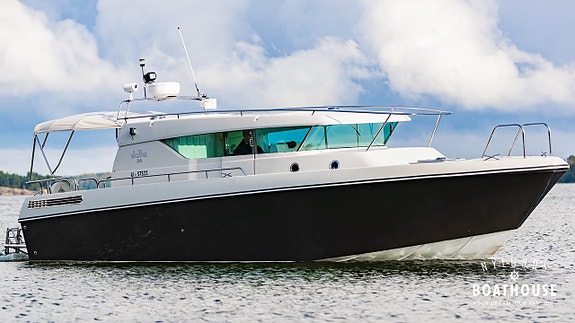 Delta 34 SW | 2x Volvo Penta D4-300 13 of 30