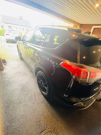 Toyota RAV4 5 of 9