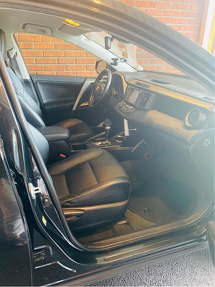 Toyota RAV4 6 of 9