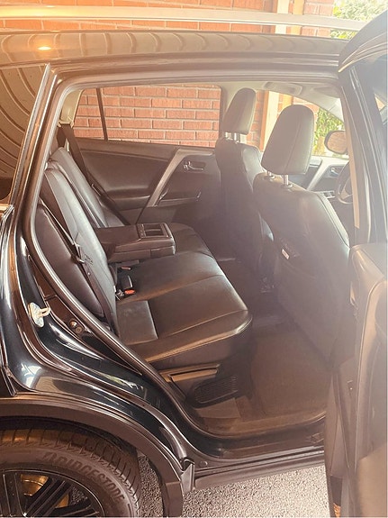 Toyota RAV4 9 of 9