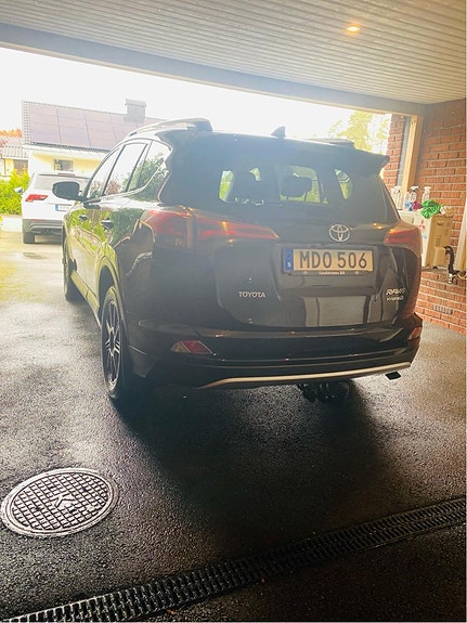 Toyota RAV4 4 of 9