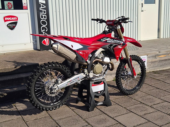 Ducati Desmo450 MX *IBC EDITION AKRAPOVIC* 4 of 10