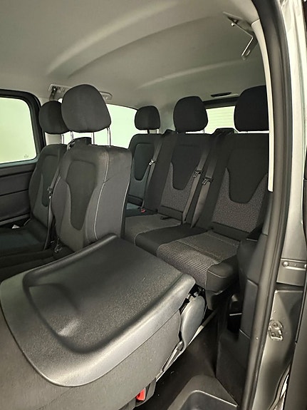 Mercedes-Benz V250 d 14 of 15