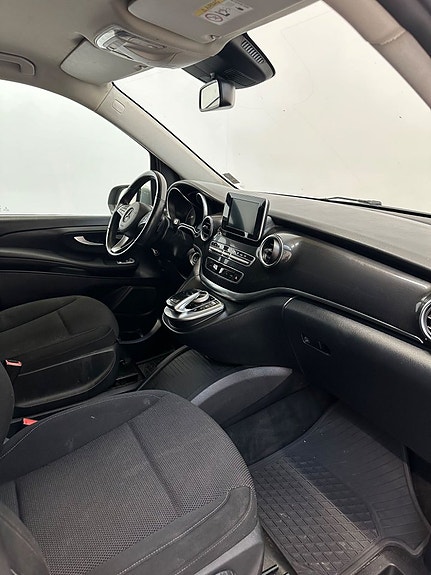 Mercedes-Benz V250 d 7 of 15
