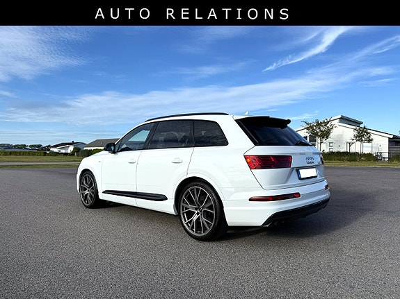 Audi SQ7 2 of 6