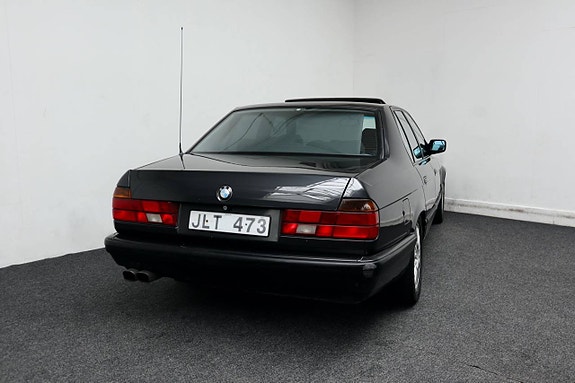 BMW 750i 5 of 5