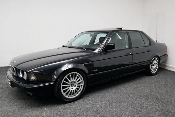 BMW 750i 2 of 5