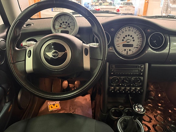 MINI Cooper 10 of 15