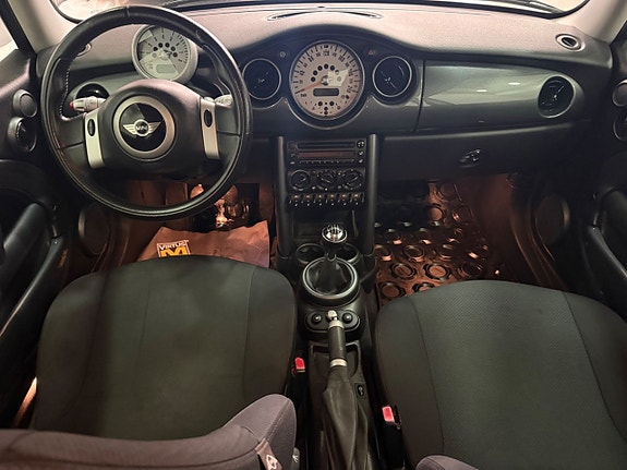 MINI Cooper 9 of 15