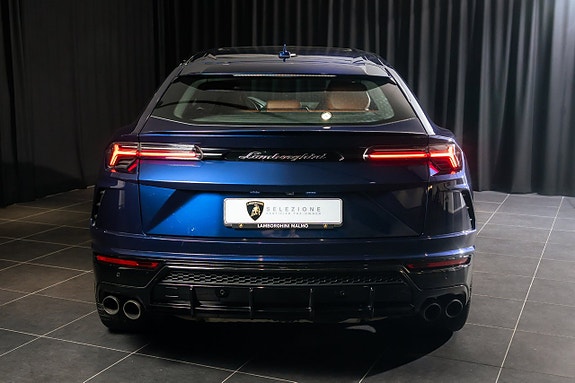Lamborghini Urus 5 of 5