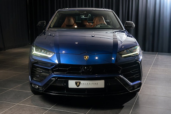 Lamborghini Urus 4 of 5