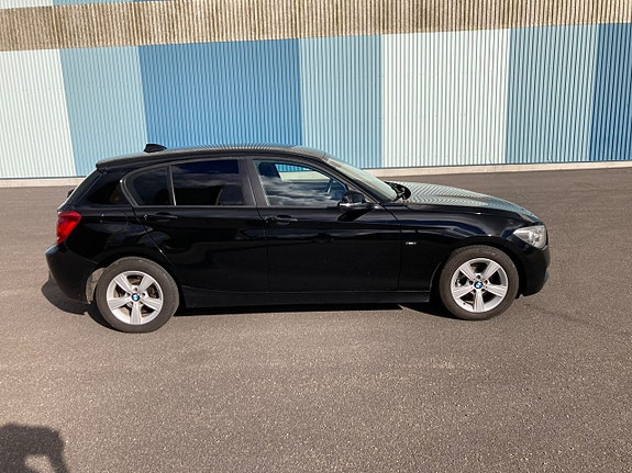 BMW 118d 4 of 5