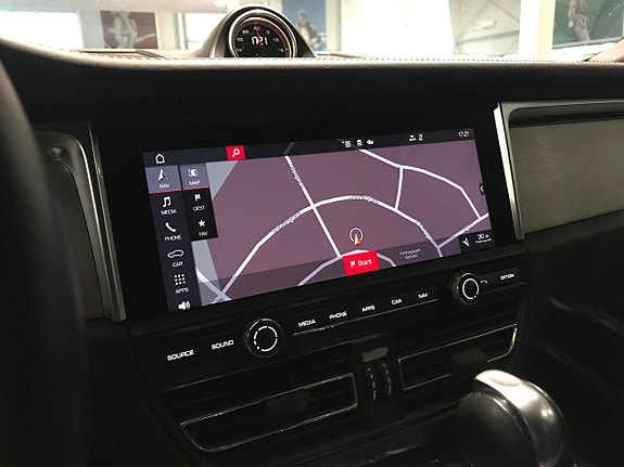 Porsche Macan Turbo 11 of 17