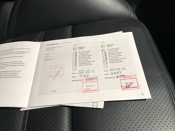 Porsche Macan Turbo 16 of 17