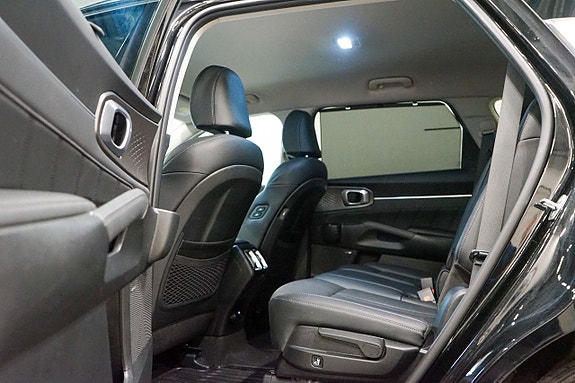 Kia Sorento 11 of 25