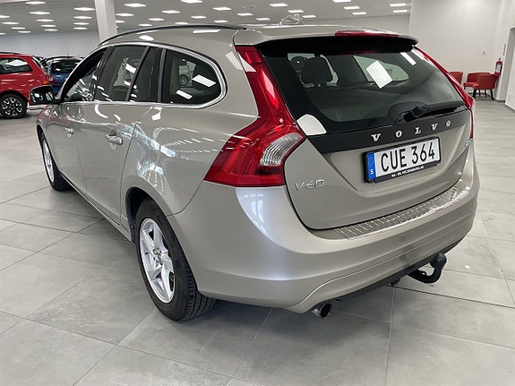 Volvo V60 4 of 12