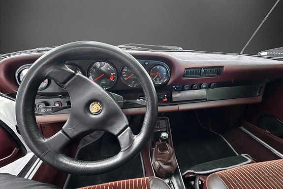 Porsche 911 Carrera 11 of 17