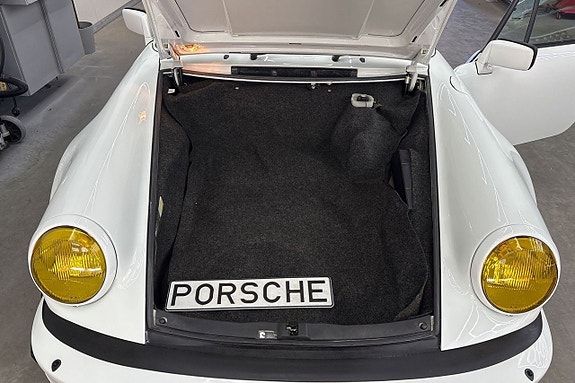 Porsche 911 Carrera 13 of 17