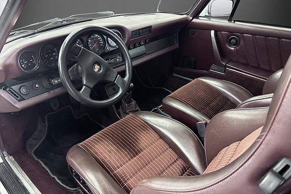 Porsche 911 Carrera 9 of 17