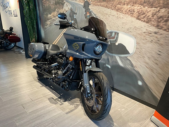 Harley-Davidson Low Rider ST 2 of 6