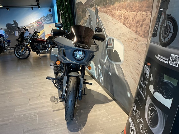 Harley-Davidson Low Rider ST 6 of 6