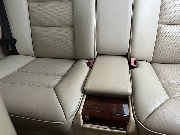 Mercedes-Benz E320 12 of 13