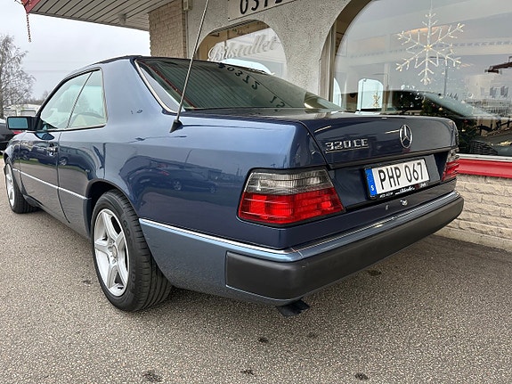 Mercedes-Benz E320 3 of 5
