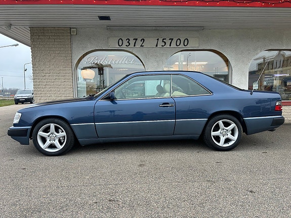 Mercedes-Benz E320 2 of 5