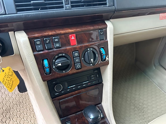 Mercedes-Benz E320 11 of 13