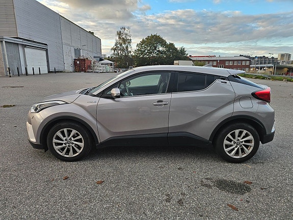 Toyota C-HR 7 of 13