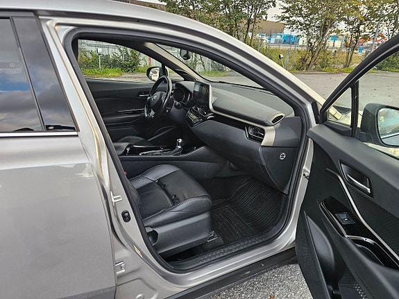 Toyota C-HR 11 of 13