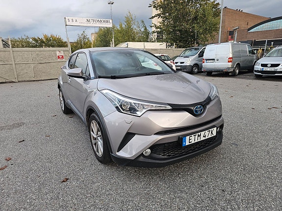 Toyota C-HR 3 of 13