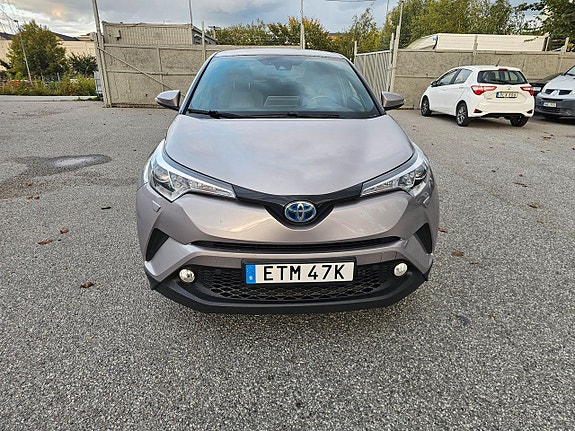 Toyota C-HR 2 of 13