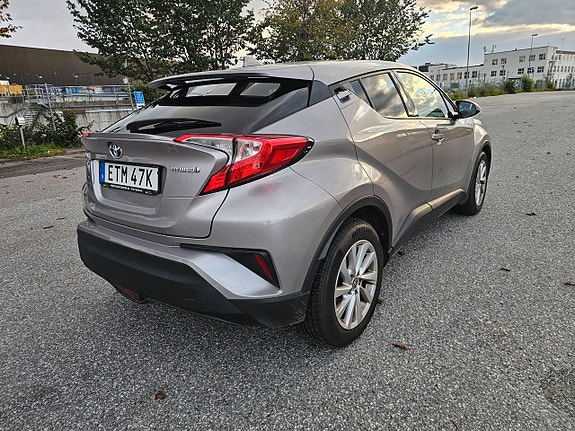 Toyota C-HR 4 of 13