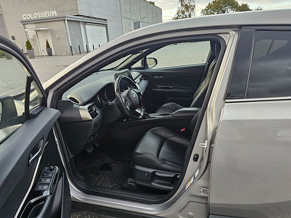 Toyota C-HR 9 of 13
