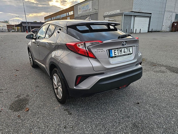 Toyota C-HR 5 of 13