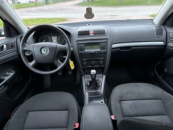 Skoda Octavia 8 of 27